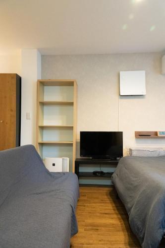 Higashi Shinagawa Apartment - Tap to explore photos