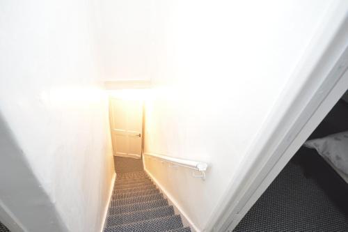 Lovely 3 Bedroom House near Barking Station - Tap to explore photos