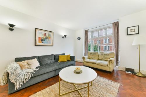CS Apartments Hyde Park - Tap to explore photos