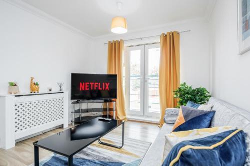 Bright and cozy two bedroom Apartment - Tap to explore photos