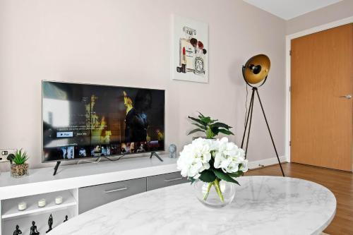 Spacious & Cosy, Netflix, Parking, Colindale Station - Tap to explore photos