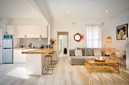 Bondi Surf Cottage - Tap to explore photos