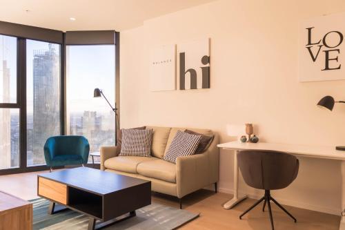 1 BRM, Southbank, King Bed, Lvl 37 - Tap to explore photos