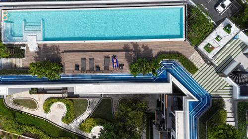 2 br Terrace Laguna, SkyPark - Tap to explore photos
