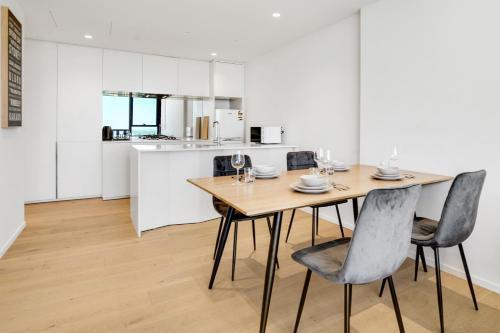 3BR 2BATH, Southbank, Crown, Sea View, Level 39 - Tap to explore photos