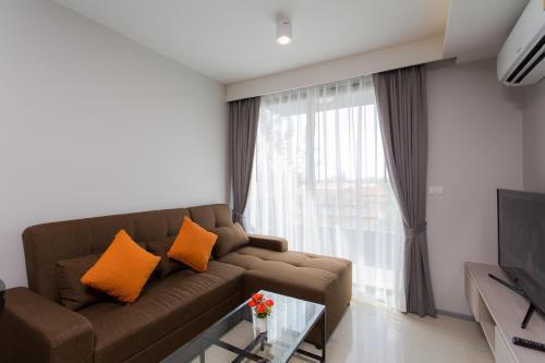 6th Avenue Surin Beach Condo by Thai Apart - Tap to explore photos