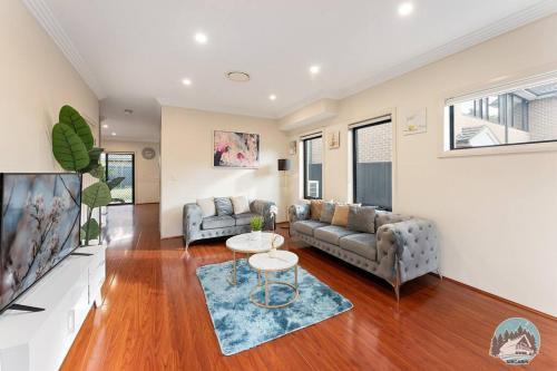 Aircabin - Carlingford - Sydney - 4 Beds House - Tap to explore photos