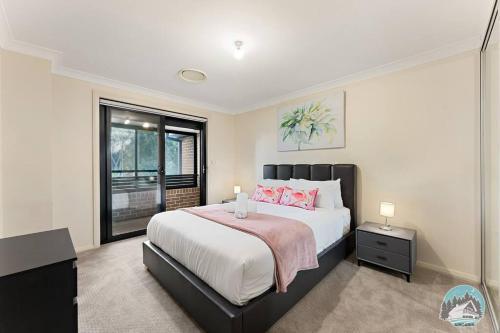 Aircabin - Carlingford - Sydney - 4 Beds House - Tap to explore photos