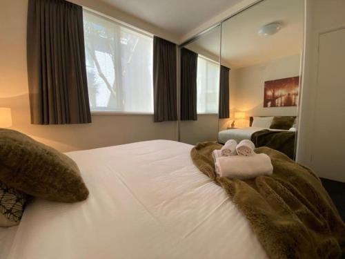 1 Bdrm With Parking, Walk to Beach - Tap to explore photos