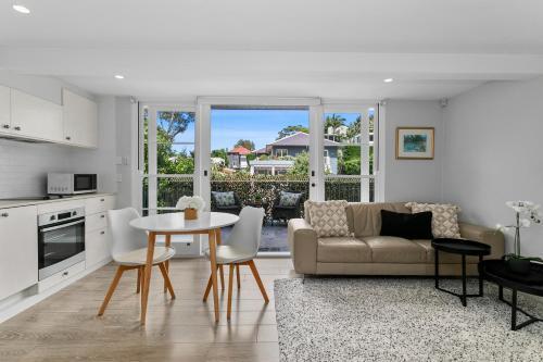 Balmoral Cabana - large terrace & 150m to beach Room Type - One-Bedroom Apartment Balmoral Cabana - large terrace & 150m to beach Room Type - One-Bedroom Apartment