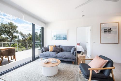 Beachfront Apartment with lots of Wow - Tap to explore photos