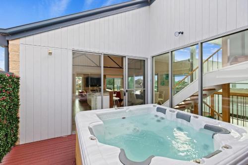 Bliss on the Bay - Full House Room Type - Seven-Bedroom House