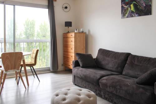 Bright and pleasant studio near city center - Tap to explore photos
