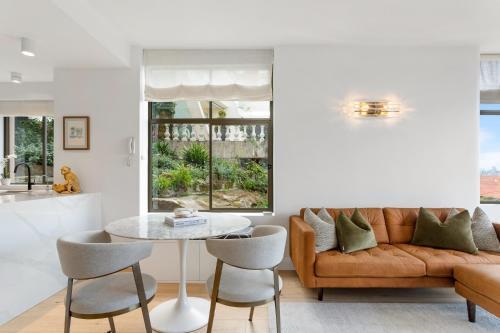Boutique 2-bed With Stunning Sydney Harbour Views - Tap to explore photos