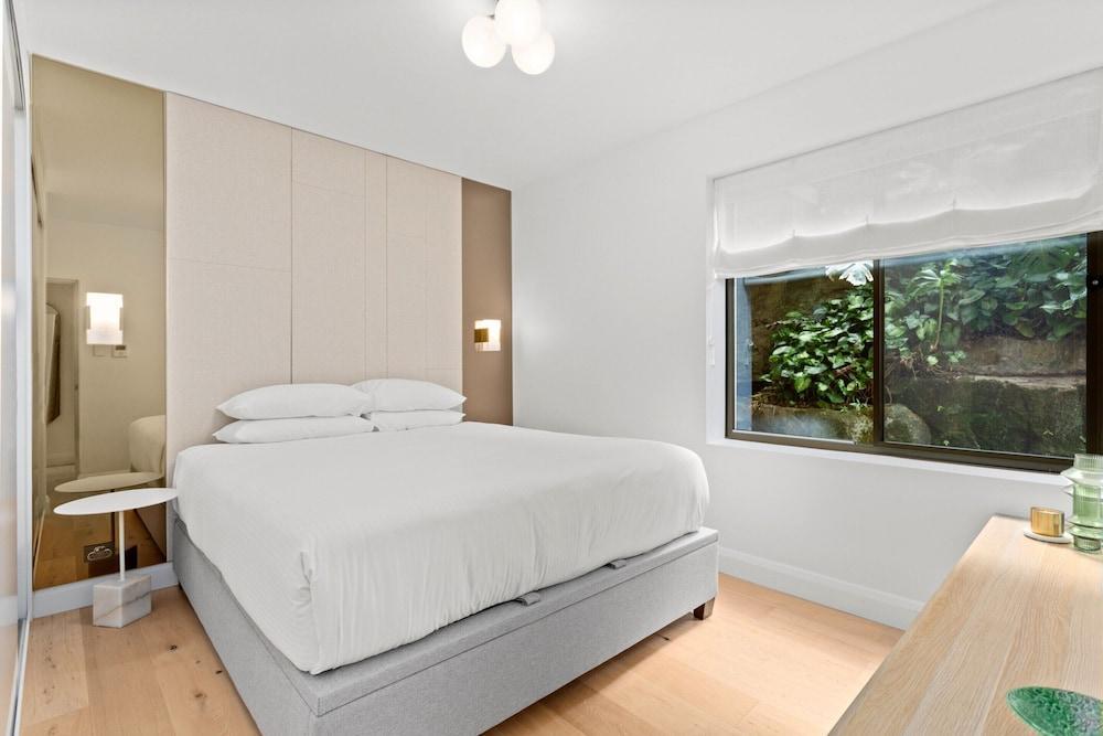 Boutique 2-bed With Stunning Sydney Harbour Views - Tap to explore photos