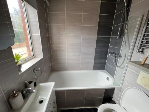 C41-Cozy studio flat in Finchley Central - Tap to explore photos
