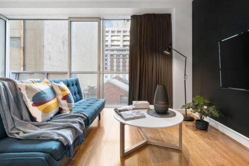 'Collins Central' Sleek Light-filled Pad in the CBD - Tap to explore photos