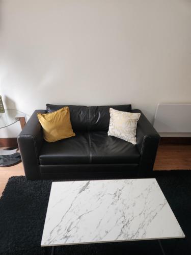 Cosy Studio Flat - Tap to explore photos