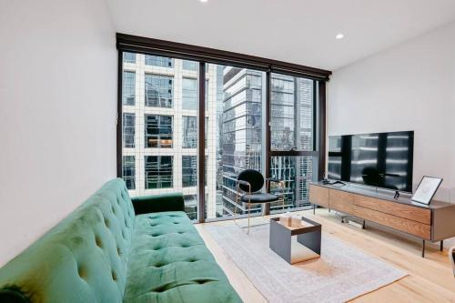 Contemporary 2BR apt in central Melb-Collins House #CH30 - Tap to explore photos
