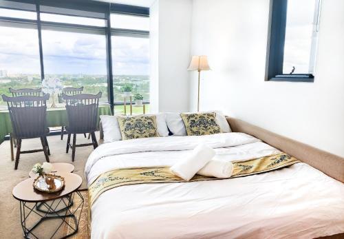 Cozy Apt w Park View by Stadiums