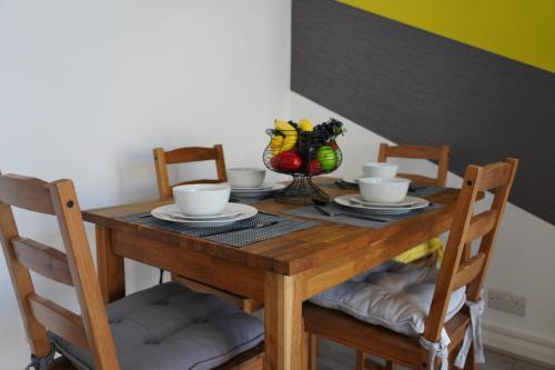 Cosy 2 bedroom on Bromley-Lewisham Hospital Borders - Tap to explore photos