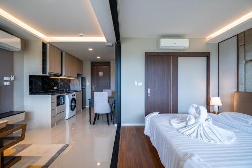 Deluxe apartment with sea view and jacuzzi - Tap to explore photos