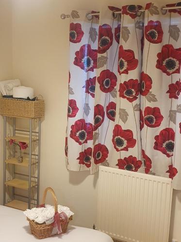 Double size and Single room in Barking - Tap to explore photos