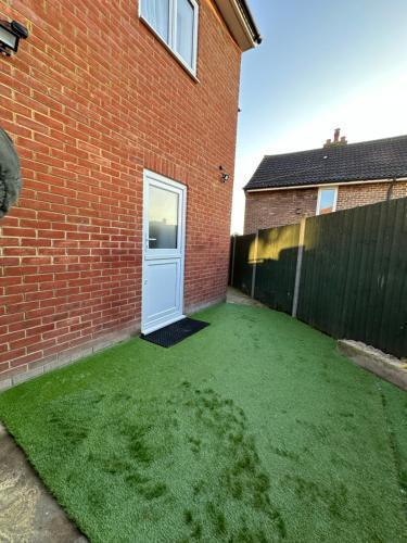 Double Room With Free WiFi Keedonwood Road - Tap to explore photos