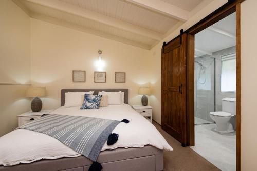 Heales Hideaway Dromana steps to the beach