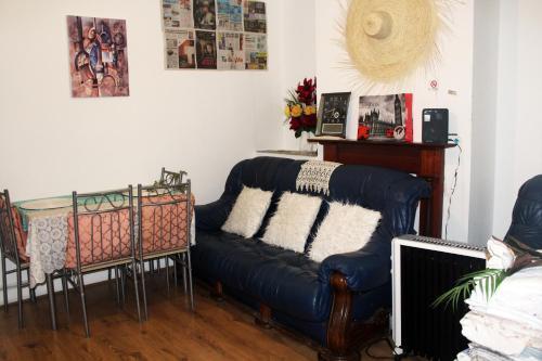 cozy rooms or entire apartment in london, fast links to central - Tap to explore photos