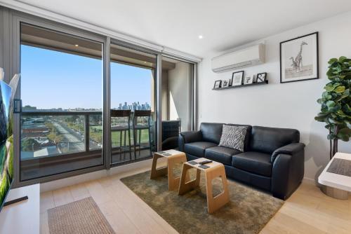 FLEMINGTON - Melbourne City Views - Tap to explore photos