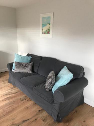 Fantastic large 1 bed Loft Flat close to Heathrow - 77VFR5 - Tap to explore photos