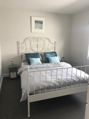 Fantastic large 1 bed Loft Flat close to Heathrow - 77VFR5 - Tap to explore photos