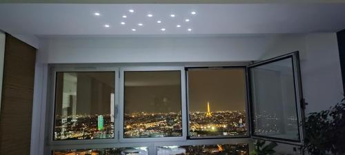 Full apt - Top floor - Eiffel Tower Panoramic View - Tap to explore photos