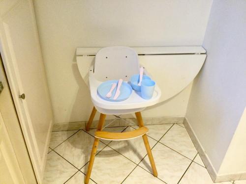 GRAND PARIS, private parking, balcony and metro, 24 hours self checking - Tap to explore photos