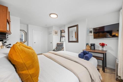 Great Studio Location in Times Square Near Subway