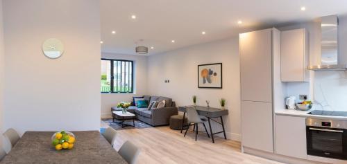 Hendon Luxury Home 2 - Tap to explore photos