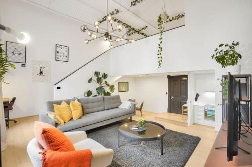 Historic & Designer Loft Style Apt+Parking Pool - Tap to explore photos