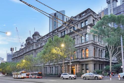 Historic & Designer Loft Style Apt+Parking Pool