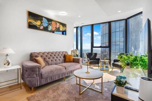 High Rise Southbank Luxury Apt (50th floor) - Tap to explore photos
