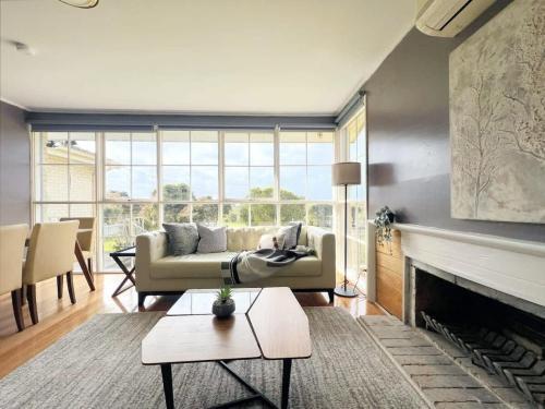 Holiday Home at Tennent St Dromana - Tap to explore photos