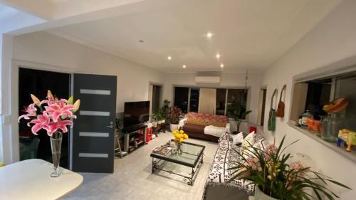 COMFORT QUEEN GARDEN VIEW ROOM MACQUARIE PARK RYDE - Tap to explore photos