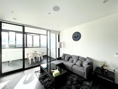 High Floor Skyline view 2Br close2Olympic park - Tap to explore photos