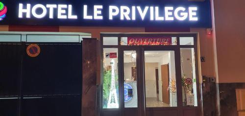 Hotel le Privilege - Tap to explore photos