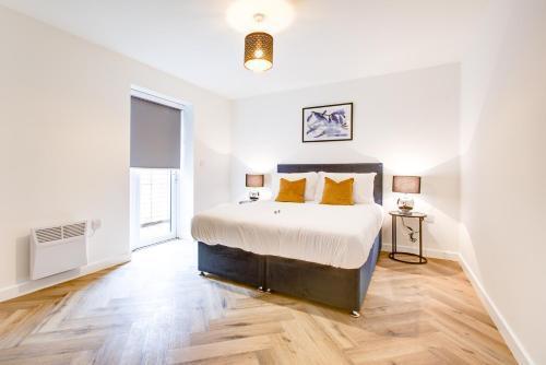 Hybrid Resi - London, Mitcham close to Tooting and Wimbledon - Tap to explore photos