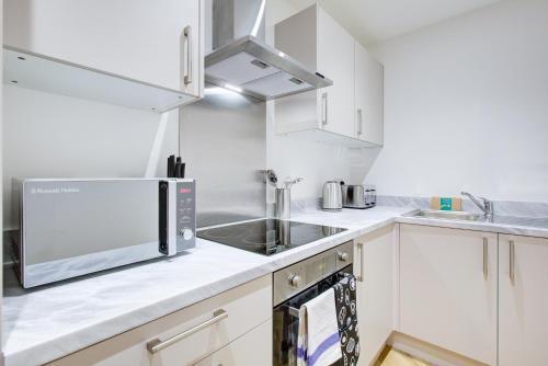 Hybrid Resi - London, Mitcham close to Tooting and Wimbledon - Tap to explore photos