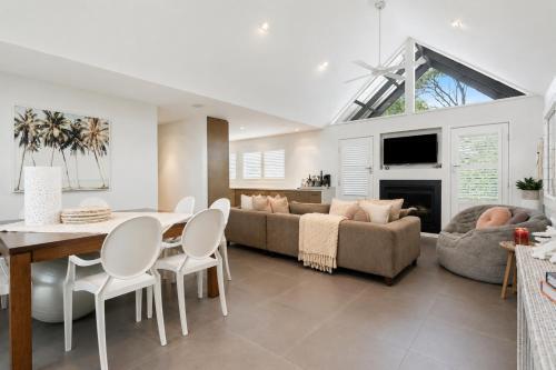 Kos Place in Blairgowrie by Ready Set Stay - Tap to explore photos