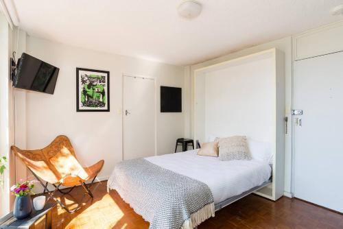 Leafy Paddington Studio with Harbour Views - Tap to explore photos