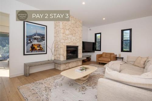 Lexicon House with Pool in Blairgowrie - Tap to explore photos