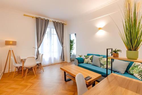 Loft à 2 pas des Champs Elysées et de la Défense! - Tap to explore photos